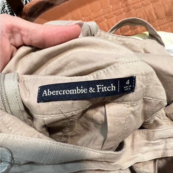 Khaki Abercrombie and Fitch shorts jumper with cutout - Picture 3 of 3